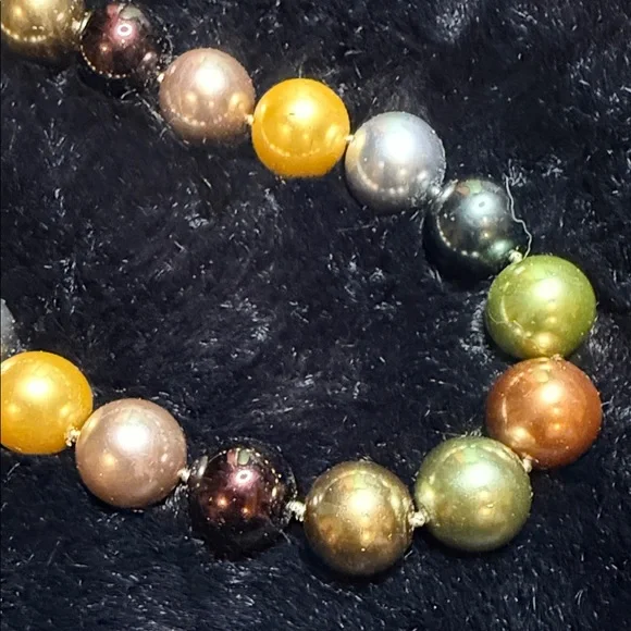 Kenneth Jay Lane Vibrant Pearl Necklace - Picture 3 of 7